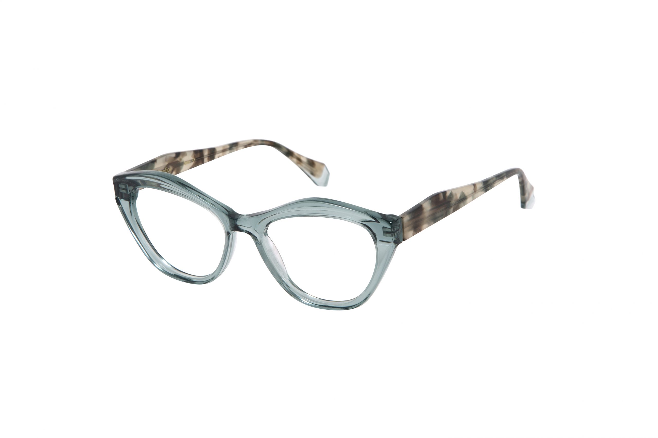 GIGIStudios_aw22:23_vanguard_optical_samantha_6731-3